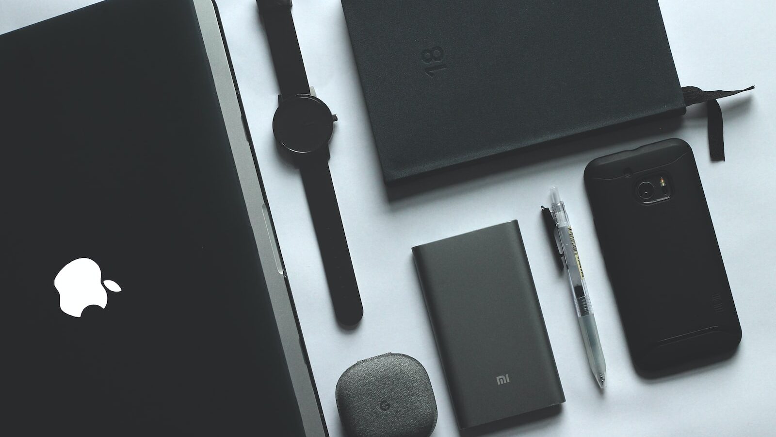 Design System Efficiency MacBook, watch, smartphone and notebook